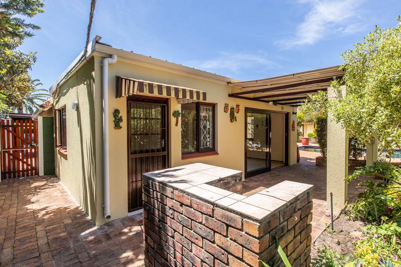 5 Bedroom Property for Sale in Bergvliet Western Cape